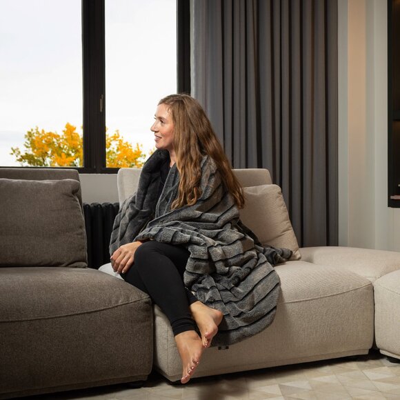 COPY - Luxe Home Decor Classic Faux Fur Throw | 1-Piece | Aztec Grey Print | 50… - Picture 1 of 7